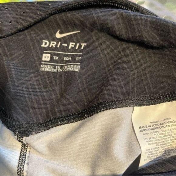 Nike Dry Fit Black Grey All over logo color block leggings yoga pants XS size - Picture 6 of 7